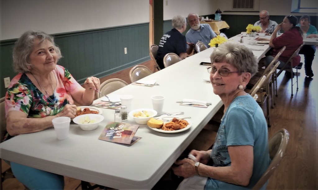 image-811078-martha_cherry_wanda_wilson_and__clients_fo_the_free_meal-c9f0f.w640.jpg